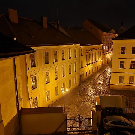 Velke Studio Na Velkem Namesti S Vybavenou Kuchyni Градец-Кралове Экстерьер фото